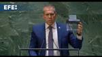 El embajador de Israel tritura la portada de la carta de la ONU en directo