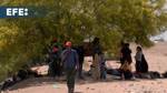 Migrantes en frontera de México acusan a guardias texanos de disparar balas de goma y gas