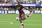 Rondón agranda su leyenda con el gol que clasifica a Venezuela y deja al Tri en llamas