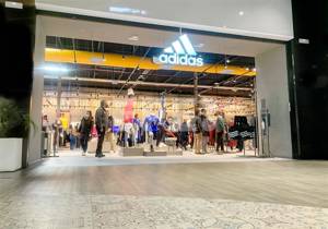 The Outlet Stores Alicante inaugura su nueva tienda Adidas Outlet | Multimedia 55007931979