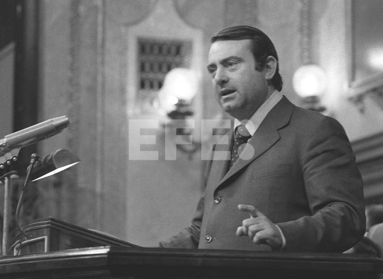 DEBATE LEY DE REFORMA POL TICA. Madrid 18 11 1976. Cruz