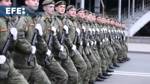 Militares rusos marchan hacia la Plaza Roja durante un ensayo del Día de la Victoria