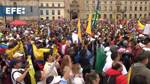 Una multitud desafía la lluvia en Bogotá para protestar contra el Gobierno colombiano