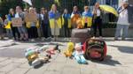 Activistas ucranianos protestan frente a la sede de la ONU en Bruselas