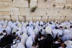 Jewish settlers break into Esplanade of the Mosques in Jerusalem to mark Passover