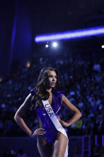 Miss Estados Unidos renuncia a la corona para priorizar su salud mental