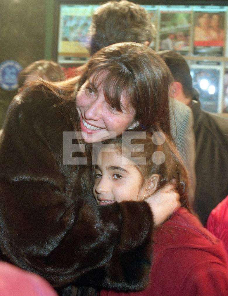 Madrid,  Flores, hija de Antonio Flores y su madre Ana Villa  asistieron al estreno de la película 